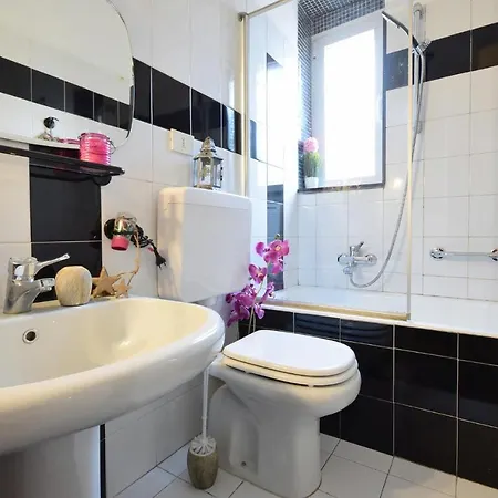 3 Bedroom Awesome In Apartment Rapallo